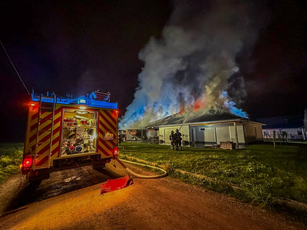 In Barleben haben ein Wohnhaus und eine Garage gebrannt.