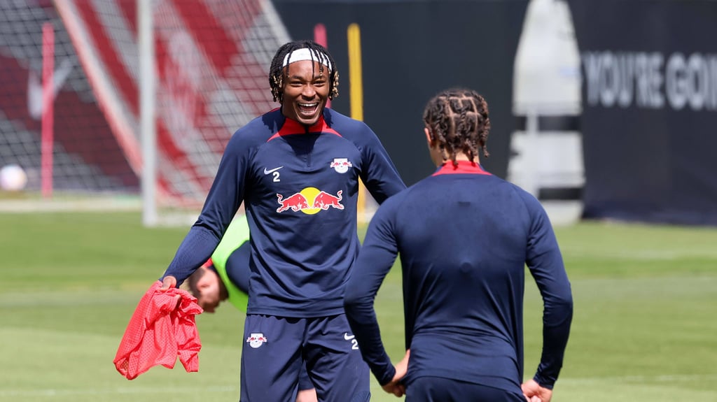 Strahlender Tag für Mohamed Simakan: Der Rechtsverteidiger steht gegen den BVB in der Startaufstellung.