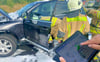 Einsatztablet der Freiwilligen Feuerwehr Blankenburg. Mit dem kleinen handlichen Gerät können beispielsweise bei Bränden von Elektroautos die herstellerspezifische Angaben in Sekundenschnelle abgerufen werden.
