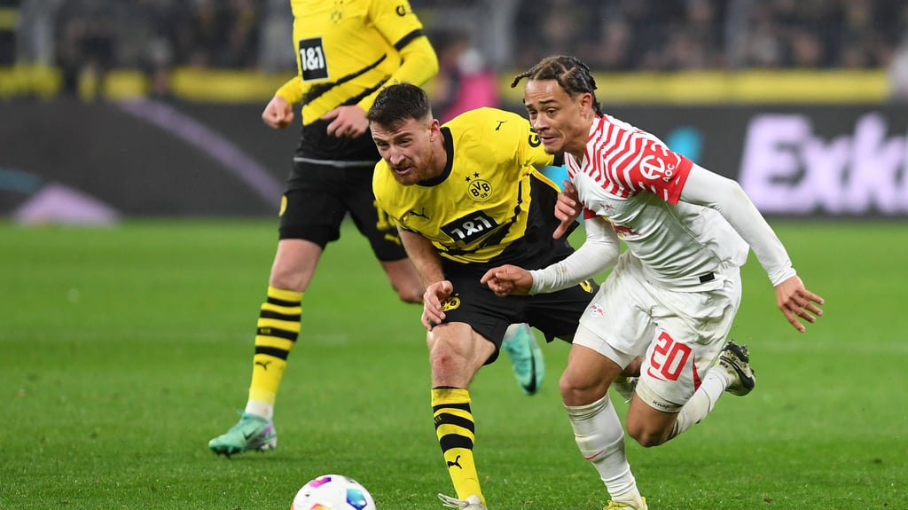 RB-Star Xavi Simons (r.) beim letzten Duell gegen den BVB.