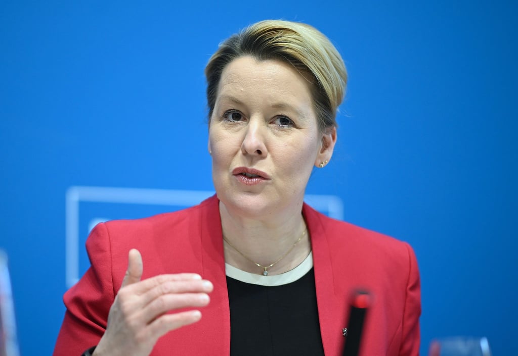 Franziska Giffey (SPD), Berliner Senatorin für Wirtschaft, Energie und Betriebe, spricht bei der Pressekonferenz nach der Sitzung des Berliner Senats im Roten Rathaus.