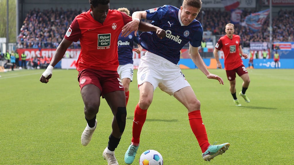 Der 1. FC Kaiserslautern, der direkte Konkurrent vom 1. FC Magdeburg, konnte auswärts einen wichtigen Dreier im Abstiegskampf ergattern - ausgerechnet gegen den Tabellenersten Holstein Kiel.
