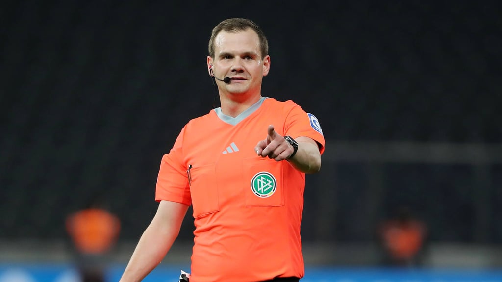 Schiedsrichter Robin Braun wird die Partie des 1. FC Magdeburg gegen den VfL Osnabrück leiten.