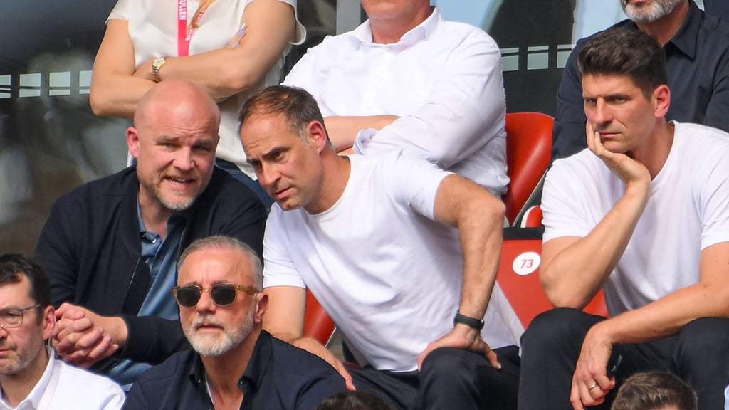 Hömma, Olli: Rouven Schröder mit „Big Boss” Oliver Mintzlaff.