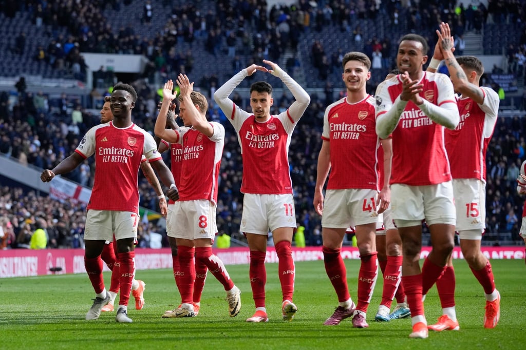 Manchester City macht Druck, der FC Arsenal hat die Tabellenführung aber weiter verteidigt.