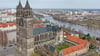 Blick auf den Magdeburger Dom mit der südlichen Turmuhr (aufgenommen mit einer Drohne).