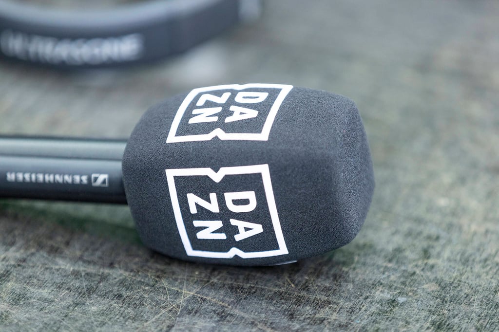 DAZN liegt im Streit mit der DFL.