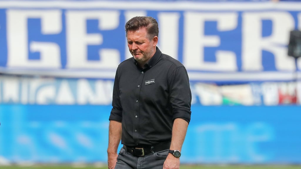 Christian Titz, Cheftrainer beim 1. FC Magdeburg, war nach dem 1:1-Remis gegen den VfL Osnabrück sichtlich geknickt.