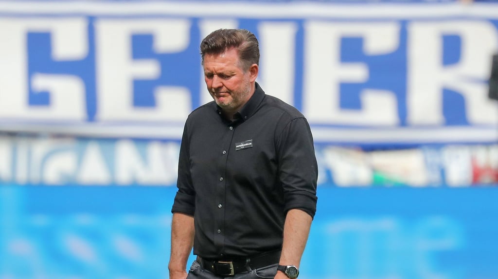 Christian Titz, Cheftrainer beim 1. FC Magdeburg, war nach dem 1:1-Remis gegen den VfL Osnabrück sichtlich geknickt.