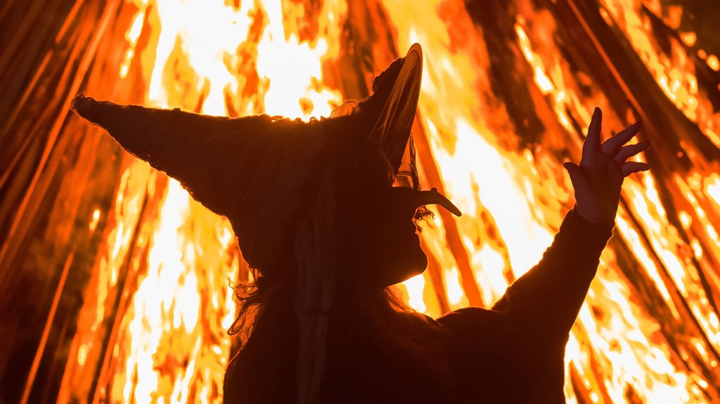 In ganz Sachsen-Anhalt finden Feiern zur Walpurgisnacht statt, besonders ausgelassen wird traditionell im Harz und dort vor allem auf dem Hexentanzplatz gefeiert. 