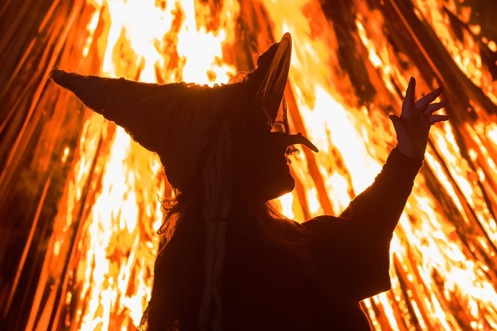 In ganz Sachsen-Anhalt finden Feiern zur Walpurgisnacht statt, besonders ausgelassen wird traditionell im Harz und dort vor allem auf dem Hexentanzplatz gefeiert.