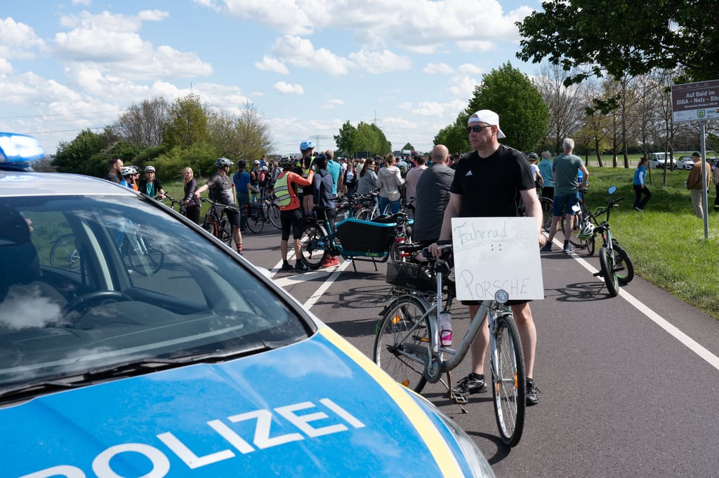 Nichts ging mehr - die Kreuzung wurde von der Polizei für zehn Minuten komplett gesperrt.
