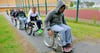 Rollstuhlprojekt in der Sekundarschule Jessen Nord, 30 Schüler aus der Klassenstufe 8 erleben die Welt aus der Perspektive   eines Rollstuhlfahrers. Eine  kleine Kante kann schnell zum Hindernis werden und zu Stau führen. 