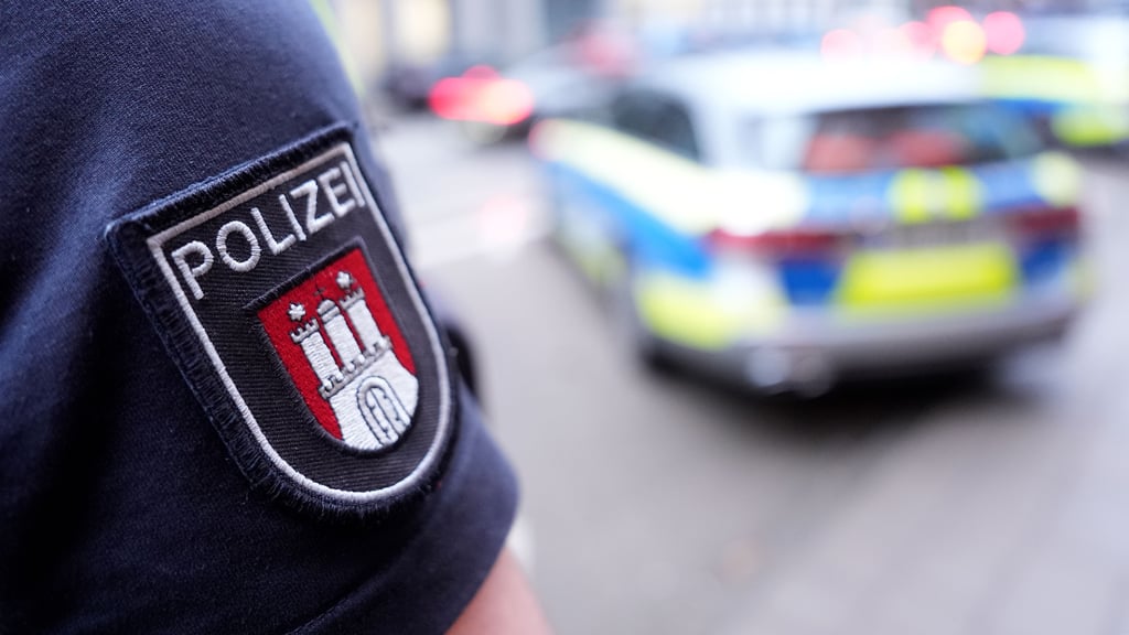 Ein 24 Jahre alter Mann aus Quedlinburg wird mit Nacktaufnahmen erpresst.