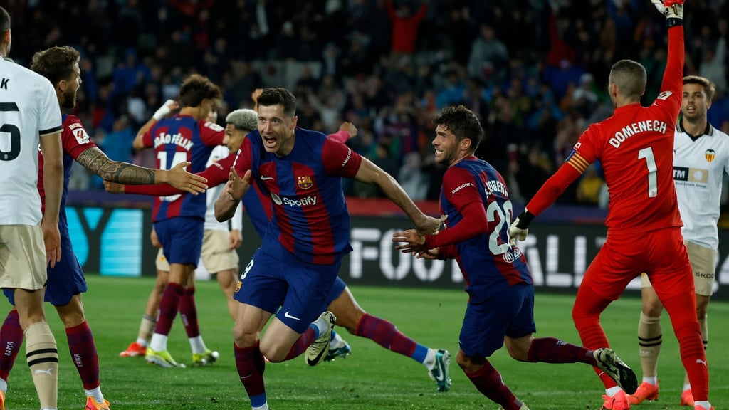 FC Barcelona wins thanks to Lewandowski hat trick