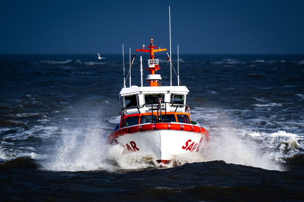 Das Seenotrettungsboot „Gillis Gullbranson“. Seenotretter suchen in der Nacht auf Dienstag einen vermissten Schlauchbootfahrer.