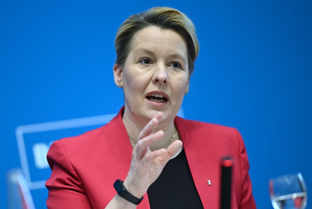 Franziska Giffey (SPD), Berliner Senatorin für Wirtschaft, Energie und Betriebe, spricht bei der Pressekonferenz nach der Sitzung des Berliner Senats im Roten Rathaus.