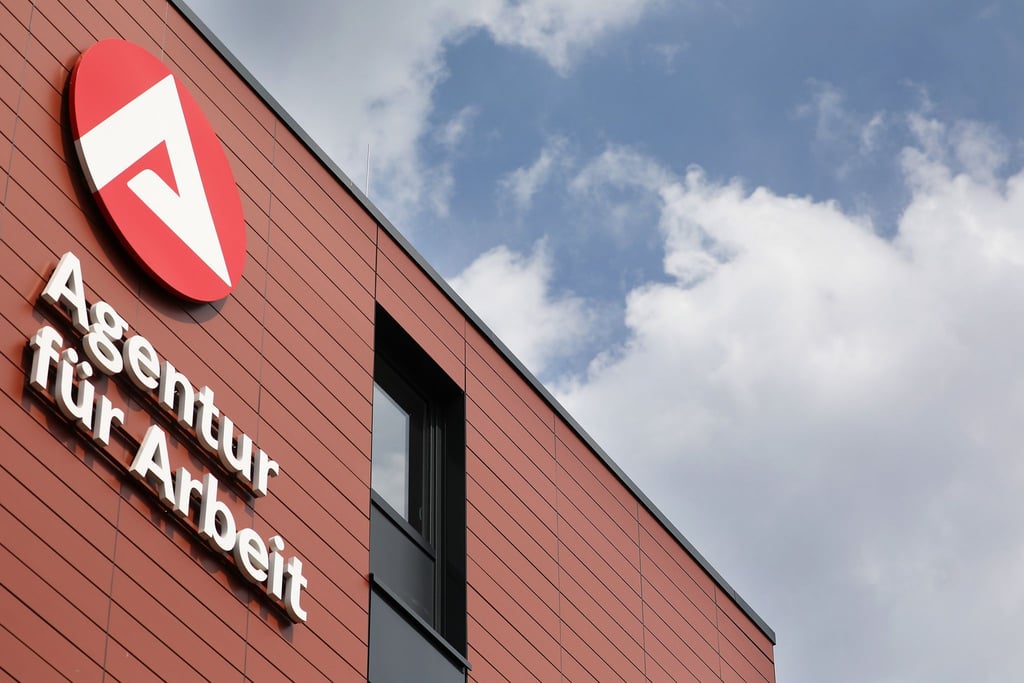 „Dem Arbeitsmarkt fehlt nach wie vor der konjunkturelle Rückenwind. Somit bleibt die Frühjahrsbelebung schwach“, heißt es aus dem Vorstand der Bundesagentur für Arbeit.