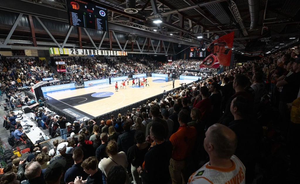 Am Mittwoch sollen die Fans das Spiel eine Minute blind mit Masken verfolgen.