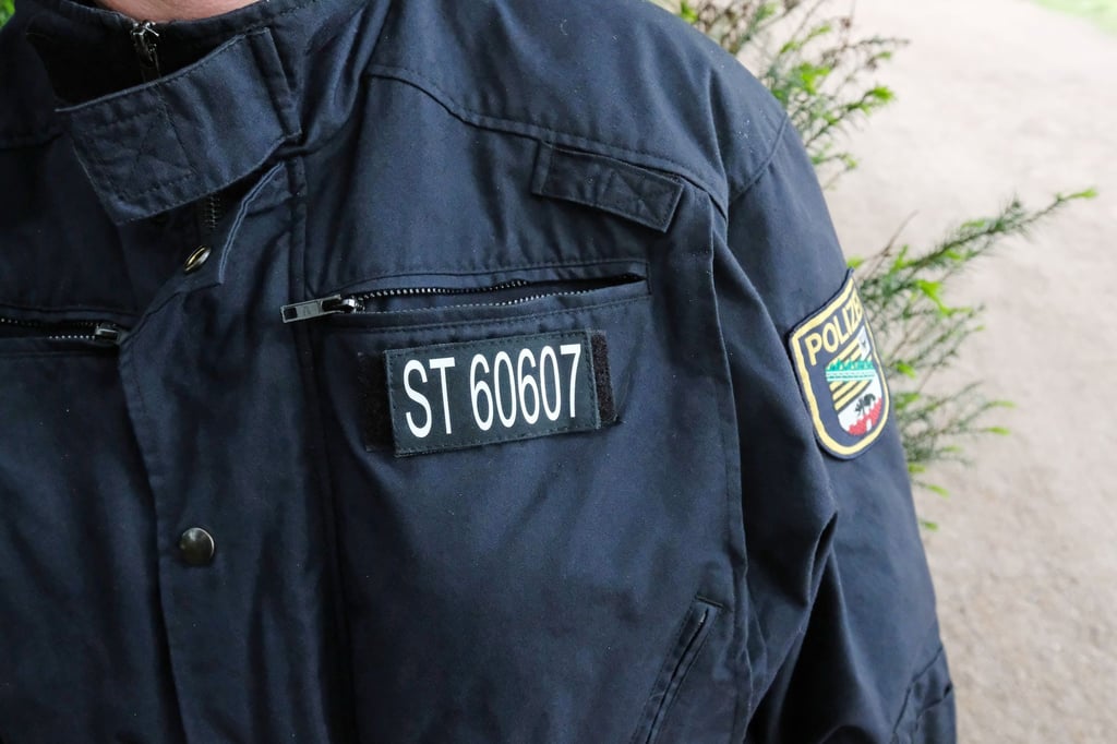 Die Nummer einer Einsatzbeamtin der Polizei Sachsen-Anhalt.