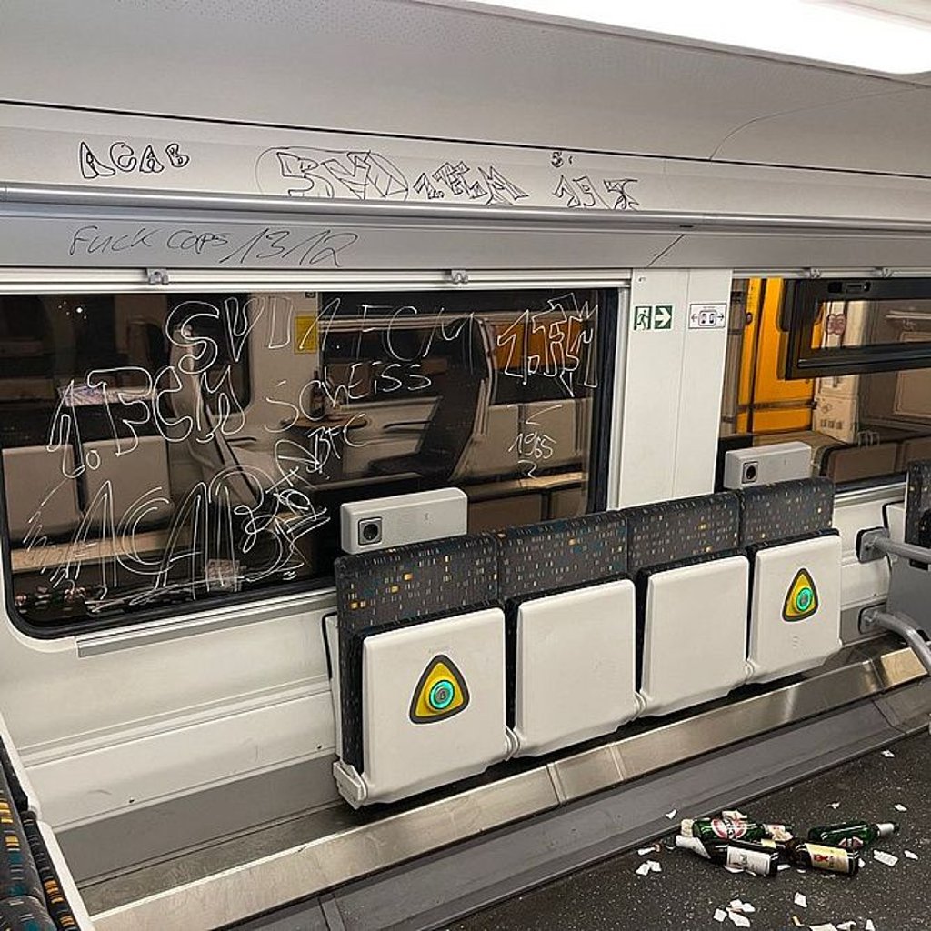 FCM-Fans haben in Februar eine Odeg-Bahn verwüstet.