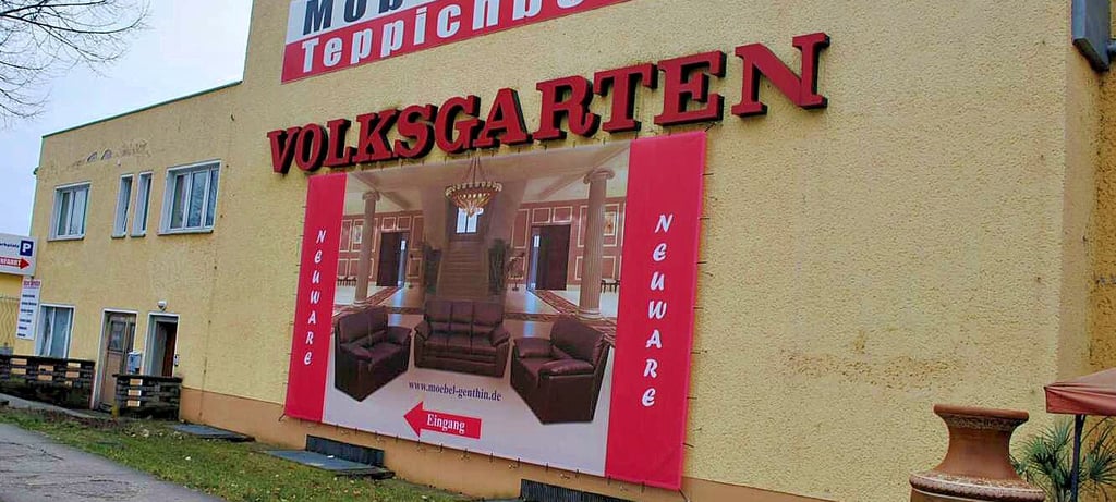 Heute ist der Volksgarten ein Möbelkaufhaus.