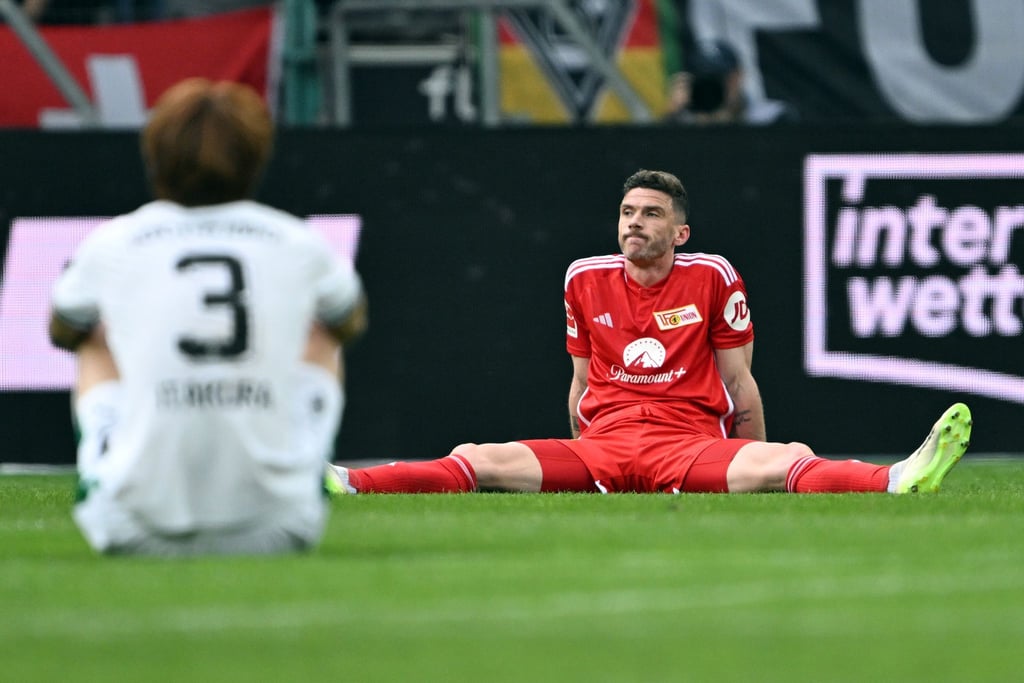 Unions Robin Gosens (r) hatte auch schon mal bessere Laune: Gegen Gladbach reichte es nur für ein 0:0.