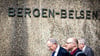 Stephan Weil (SPD, l), Ministerpräsident von Niedersachsen, geht bei seinem Besuch der Gedenkstätte Bergen-Belsen an einem Schriftzug „Bergen-Belsen“ entlang - neben ihm geht Simon T. Franzmann, Institut für Demokratieforschung Göttingen. Ministerpräsident Weil besucht heute (30.04.2024) anlässlich des 75.