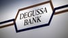 Eine Werbetafel der Universalbank „Degussa Bank“.