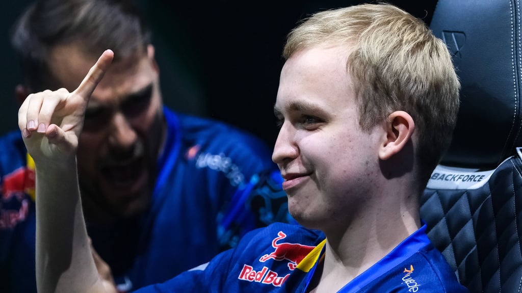 Anders Vejrgang jubelt über ein Tor.