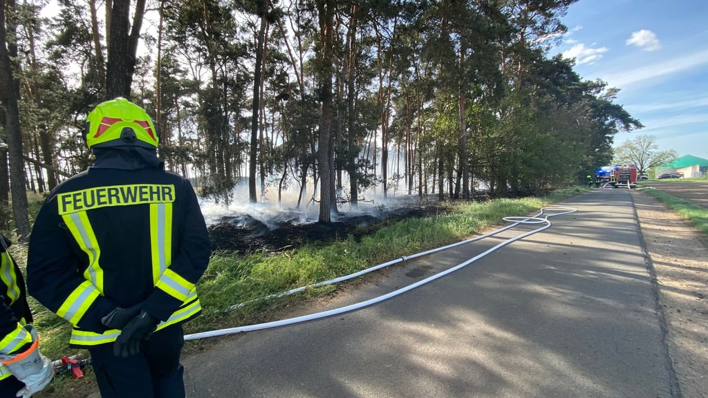 Ein Waldbrand zwischen Grabo und Schöneicho.