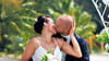 "Gesrandet in den Flitterwochen" auf Sat 1: Nadin aus Halle und ihr Niklas bei ihrer Hochzeit am Strand von Malaysia.