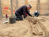Archäologen haben unterm Landtags-Bau schon 30 Gräber freigelegt.
