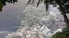 Der Vulkan Mount Ruang ist zum zweiten Mal innerhalb von zwei Wochen ausgebrochen und hat Asche fast zwei Kilometer hoch in den Himmel geschleudert.