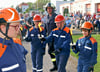 Der Feuerwehrnachwuchs übernahm das Anzünden des Maifeuers in Möckern.