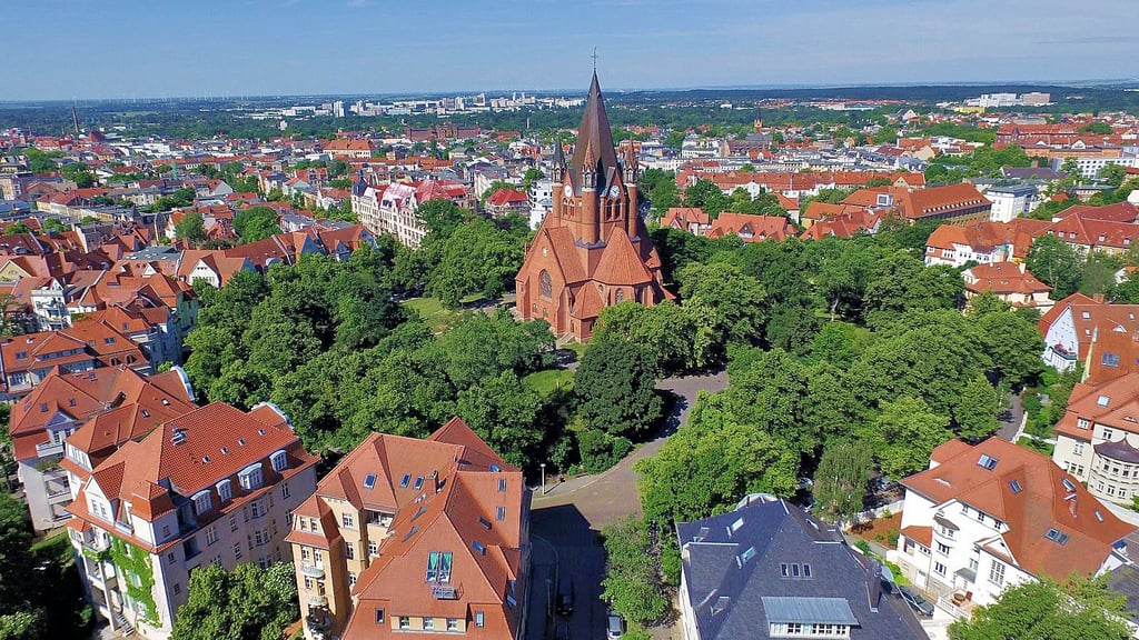 Der Mittelpunkt des Paulusviertels und eines der Wahzeichen der Stadt: die Pauluskirche am Rathenauplatz