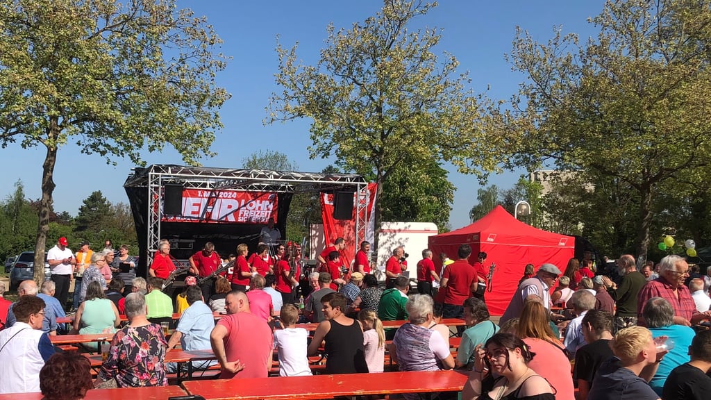 Hunderte waren bei strahlendem Sonnenschein zum Familienfest am 1. Mai nach Zeitz-Ost gekommen.