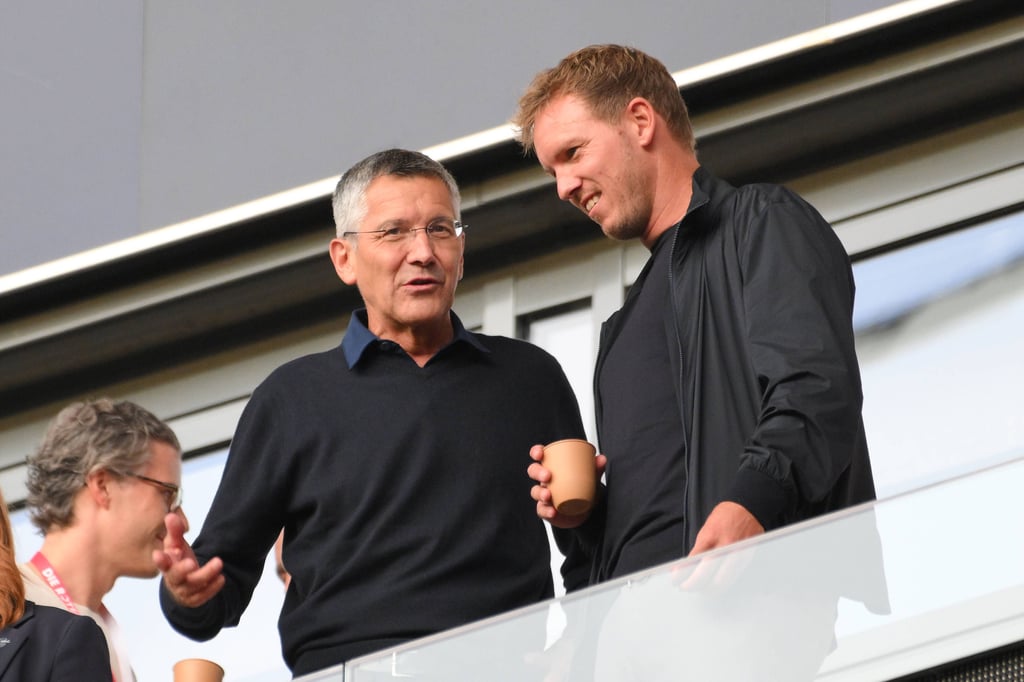 Herbert Hainer hier mit Bundestrainer Julian Nagelsmann, der selbst Trainer bei RB und Bayern war.