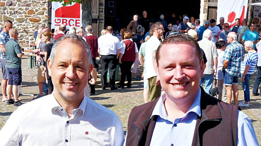 Betriebsratschef Michael Knackmuß und IG BCE-Bezierksleiter Norman Friske setzen auf das Fest für die ganze Familie.