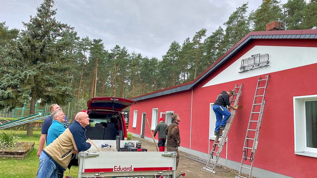 Großer Arbeitseinsatz vor dem Pfingstturnier.