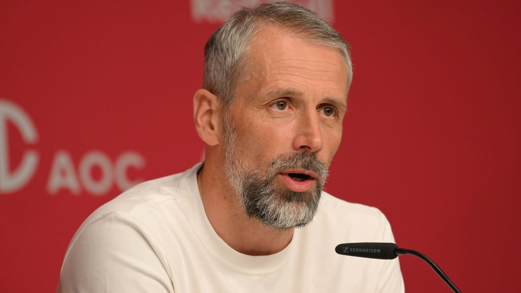 Marco Rose auf einer Pressekonferenz bei RB Leipzig.
