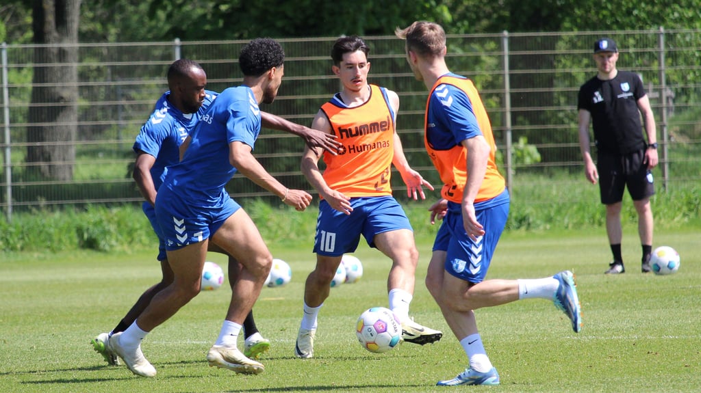 Die Spieler vom 1. FC Magdeburg im Training vor dem Spiel gegen den 1. FC Kaiserslautern.