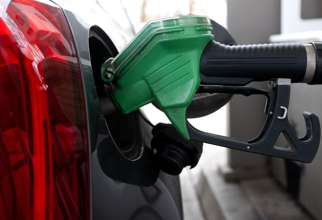Im April kostete ein Liter Super E10 im bundesweiten Monatsdurchschnitt 1,851 Euro pro Liter (Symbolbild).