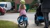 Kinder bis zum Alter von acht Jahren müssen mit dem Fahrrad auf dem Gehweg fahren - oder auf baulich von der Fahrbahn getrennten Radwegen.