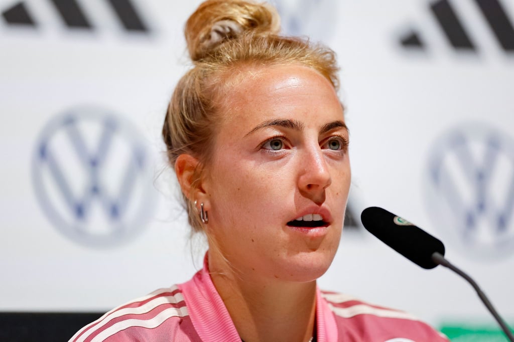 Carolin Simon steht erstmals nach ihrem Kreuzbandriss wieder im Kader des FC Bayern München.