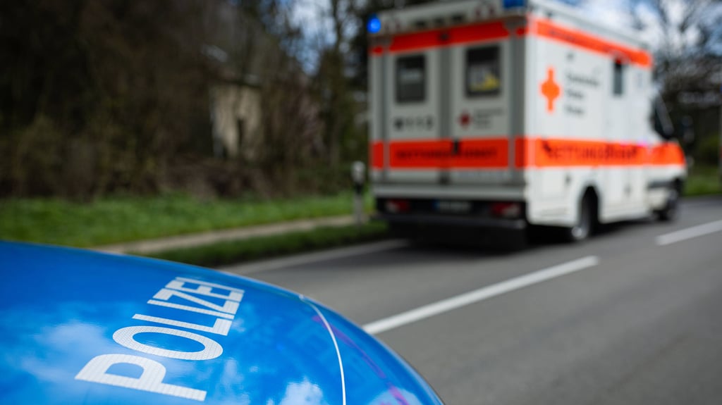 Bei einem Unfall auf der B107 zwischen Schwemsal und Schköna ist eine 26 Jahre alte Autofahrerin schwer verletzt worden.