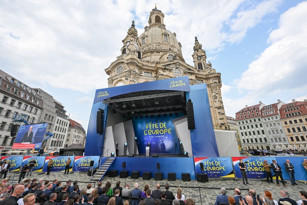 „Fête de L’Europe“ auf dem Neumarkt vor der Frauenkirche.