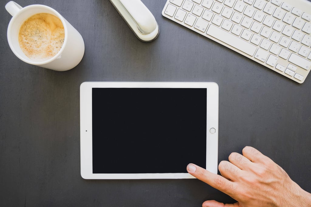 Damit das alles reibungslos funktioniert, hat jede der sechs Gruppen ein eigenes Tablet zur Verfügung.