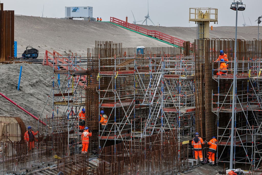 Blick auf die Bauarbeiten der Ostseetunnel-Baustelle in Puttgarden auf der Insel Fehm.