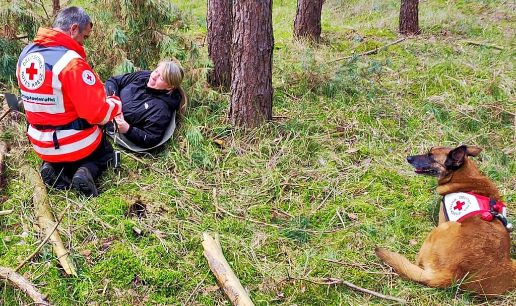 Bernd Alpert und der belgische Schäferhund Clara haben eine vermisste Person entdeckt.